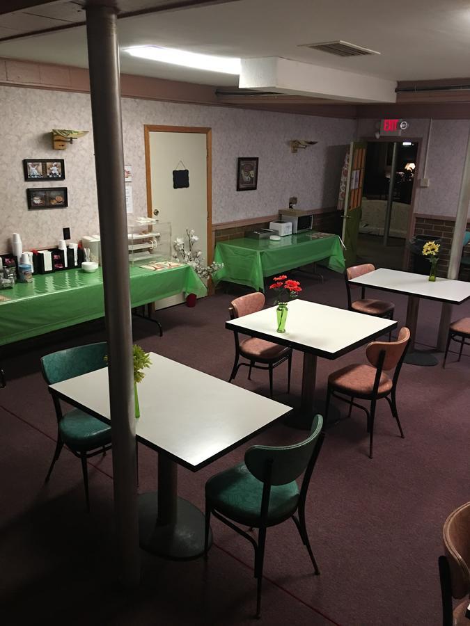 Lancaster Motor Inn Exterior photo